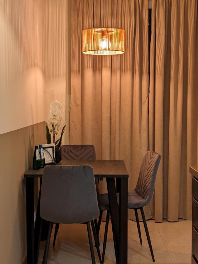 Spacious Two-Bedroom Apartment In The City Center Cracóvia Exterior foto