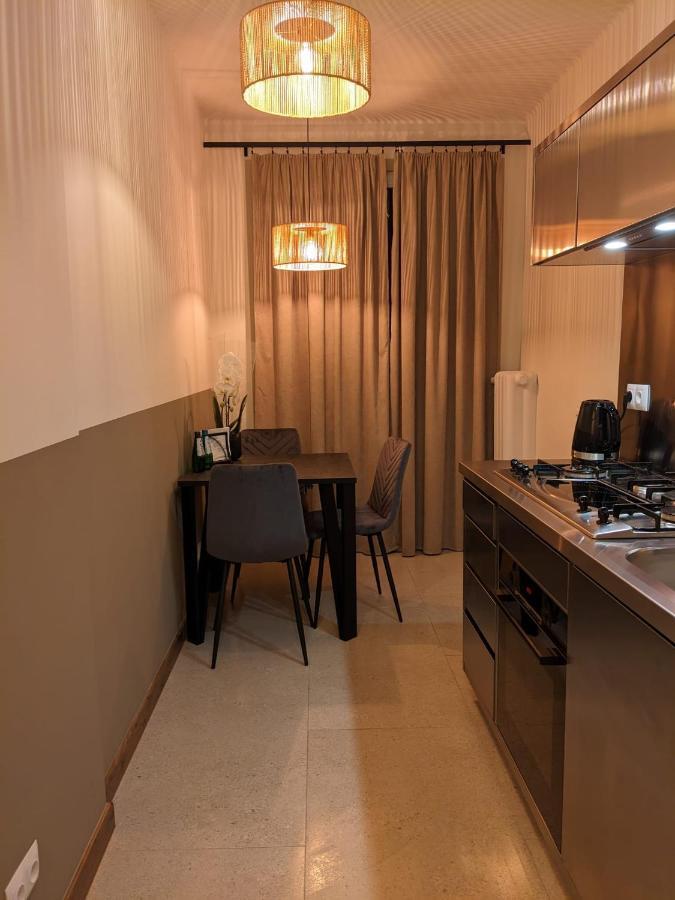 Spacious Two-Bedroom Apartment In The City Center Cracóvia Exterior foto