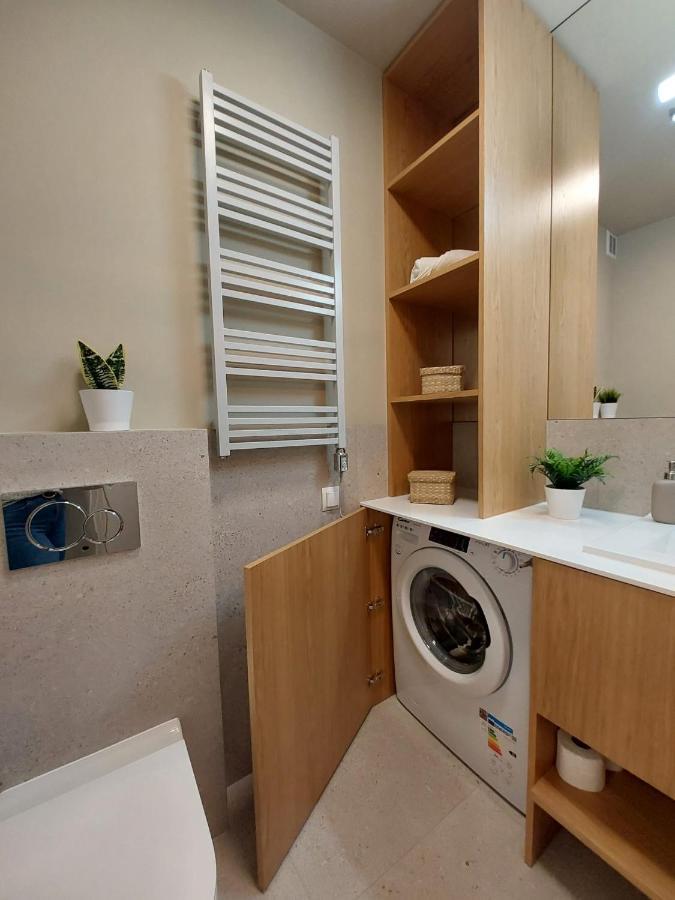 Spacious Two-Bedroom Apartment In The City Center Cracóvia Exterior foto